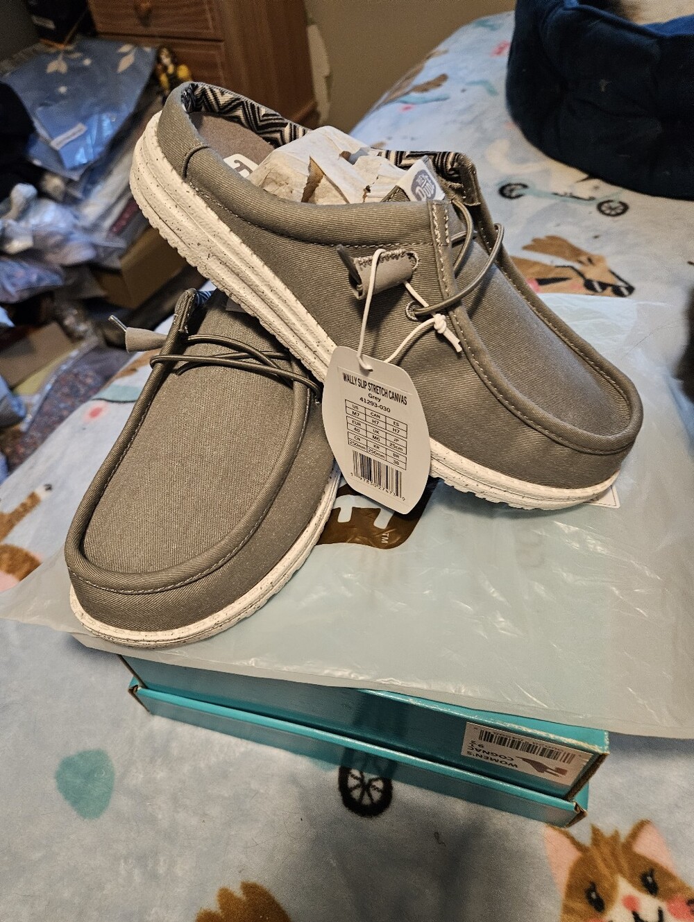 BRAND NEW ** HEY DUDE Casual Gray Slip-On Canvas Shoe